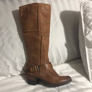 Nice boots size 5 never been used